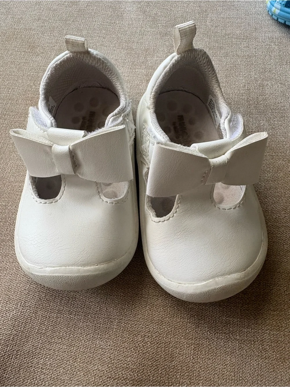 Munchkin by stride rite bow shoes